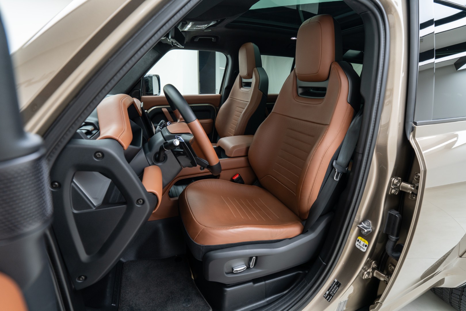 2025 LAND ROVER DEFENDER P635 OCTA | GCC 5 YEARS WARRANTY | 635 HP | HIGH SPEC